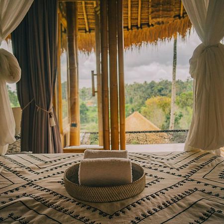 Makerti Bali~Bamboo House Villa Selat Exterior photo