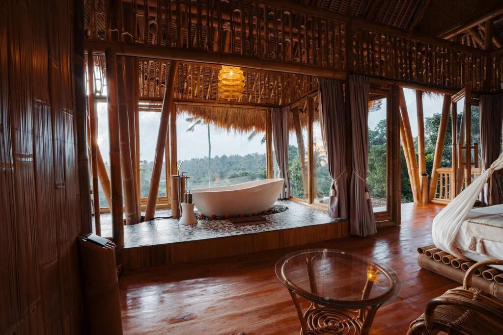 Makerti Bali~Bamboo House Villa Selat Exterior photo