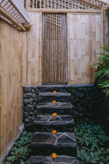 Makerti Bali~Bamboo House Villa Selat Exterior photo