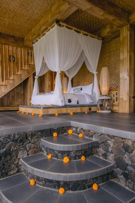 Makerti Bali~Bamboo House Villa Selat Exterior photo