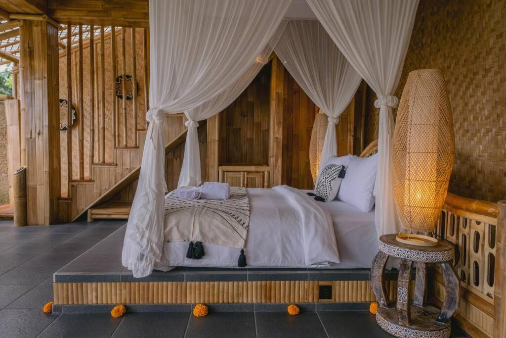 Makerti Bali~Bamboo House Villa Selat Exterior photo
