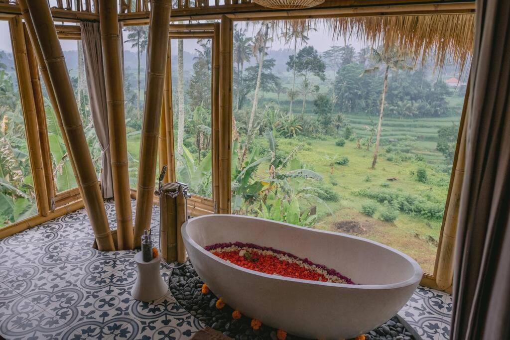 Makerti Bali~Bamboo House Villa Selat Exterior photo