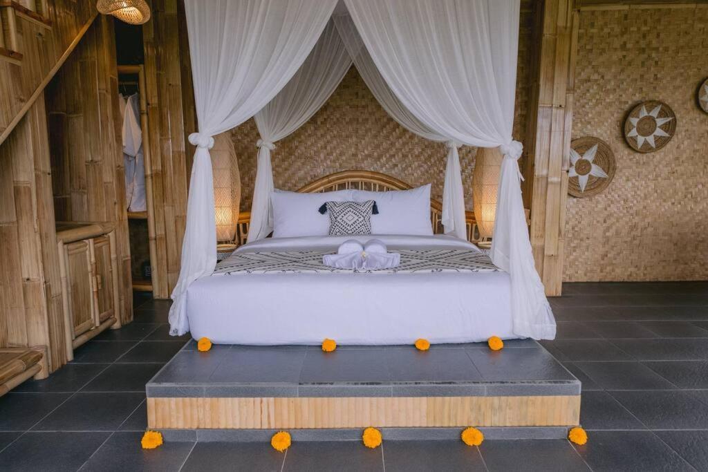 Makerti Bali~Bamboo House Villa Selat Exterior photo