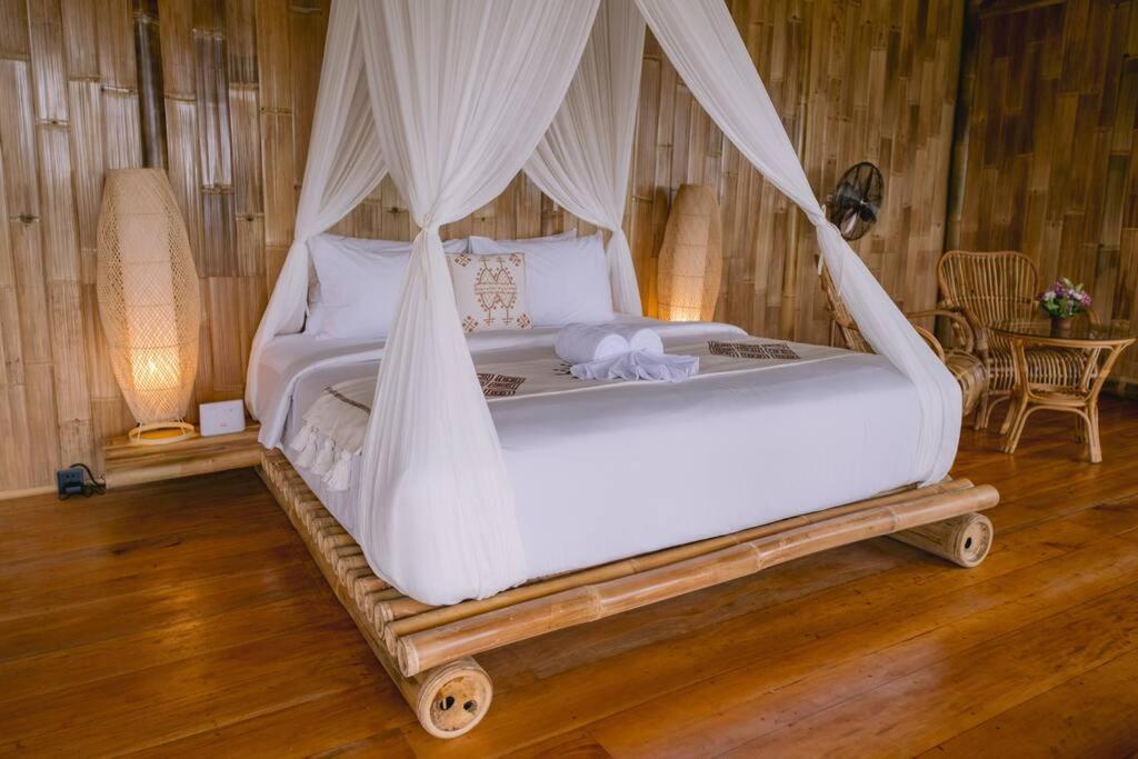 Makerti Bali~Bamboo House Villa Selat Exterior photo