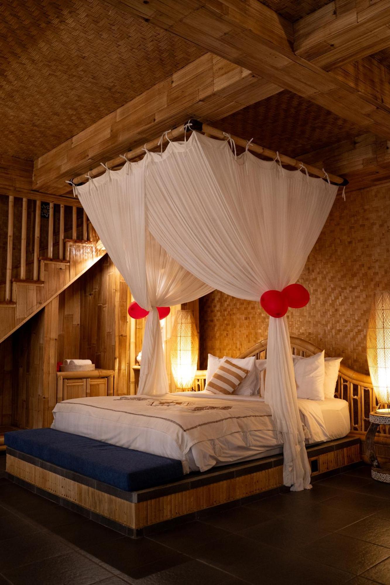 Makerti Bali~Bamboo House Villa Selat Exterior photo