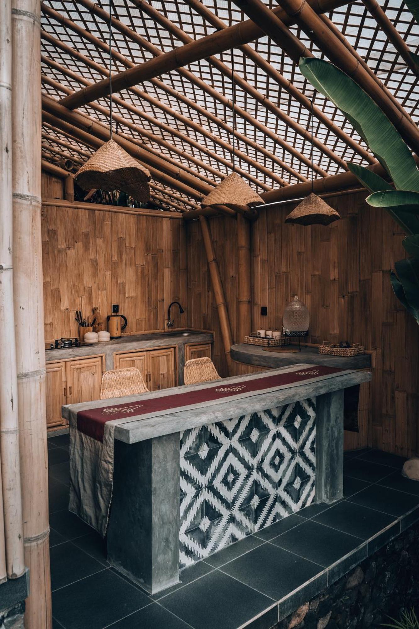 Makerti Bali~Bamboo House Villa Selat Exterior photo
