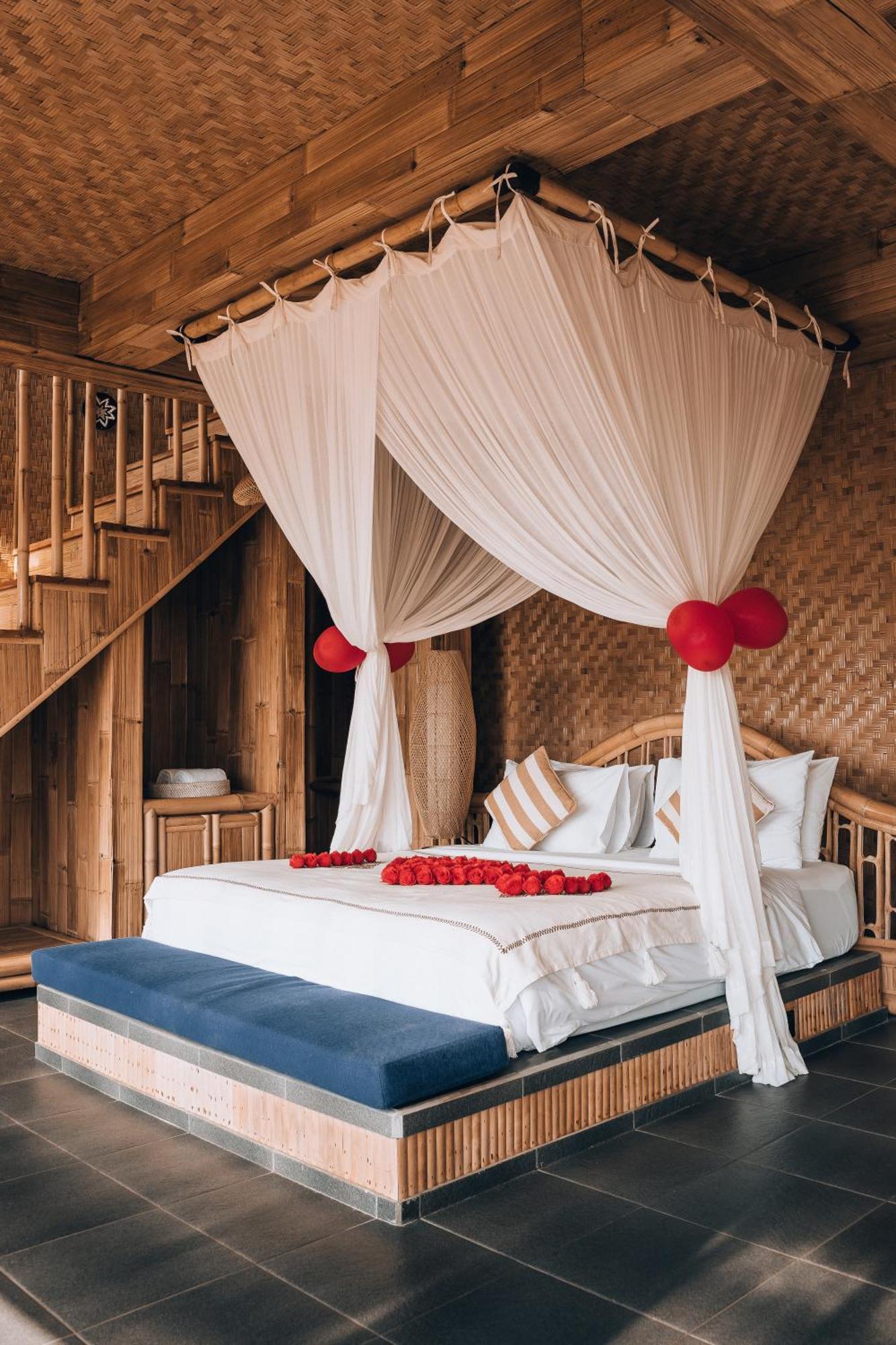 Makerti Bali~Bamboo House Villa Selat Exterior photo