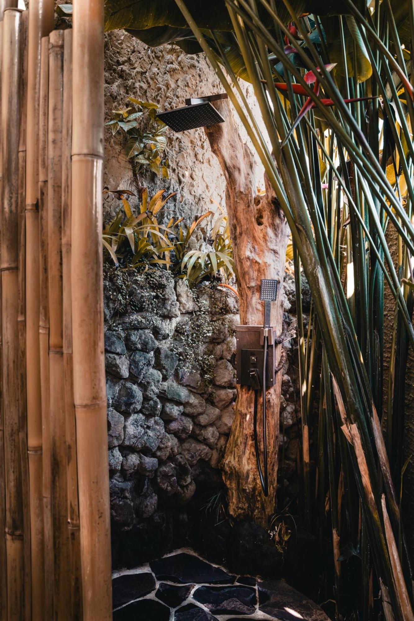 Makerti Bali~Bamboo House Villa Selat Exterior photo