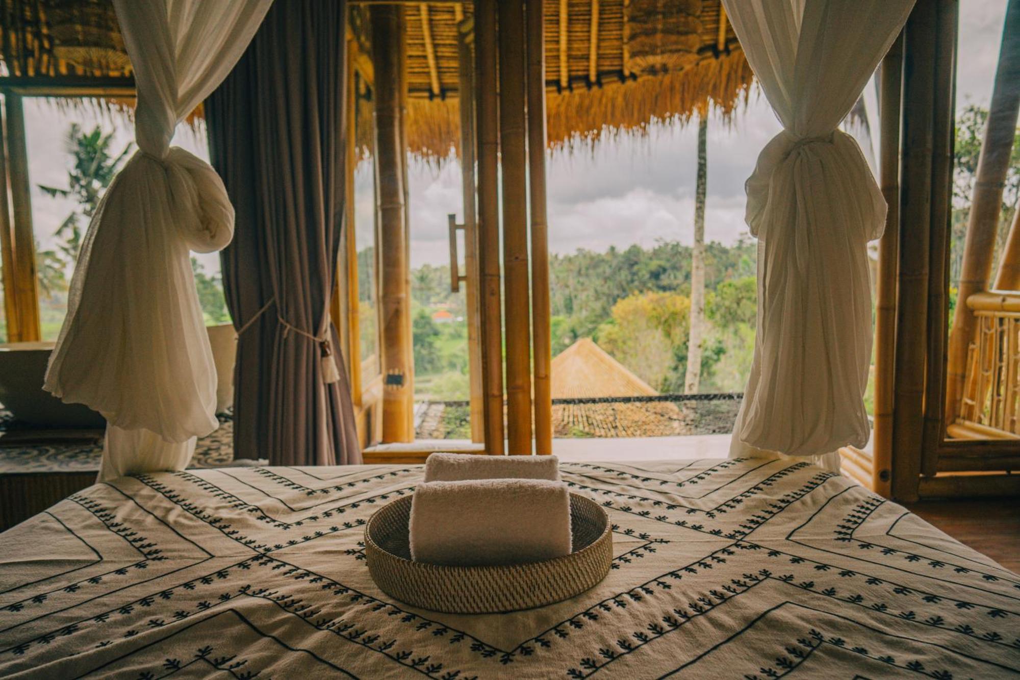 Makerti Bali~Bamboo House Villa Selat Exterior photo